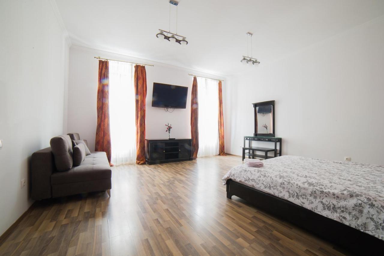 Central Studio Bnb Braşov Buitenkant foto
