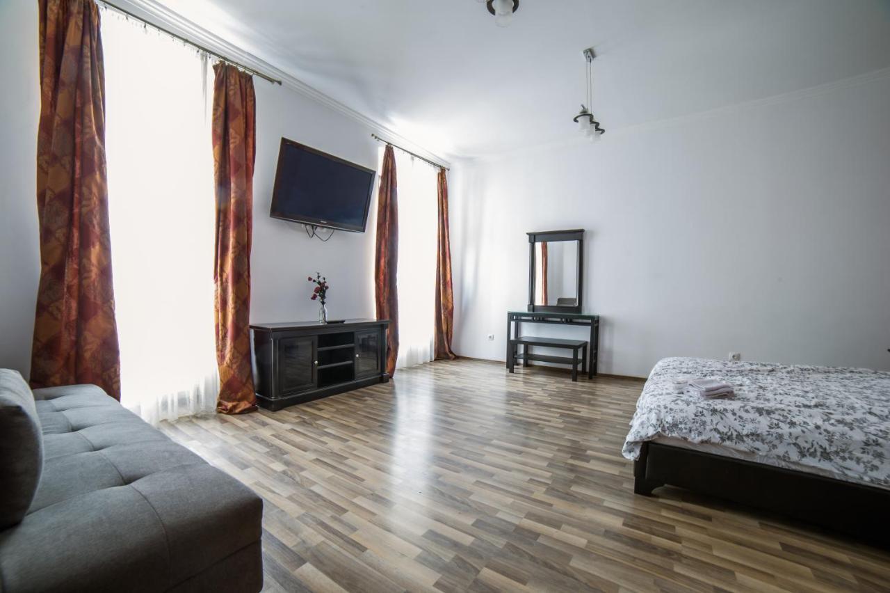 Central Studio Bnb Braşov Buitenkant foto